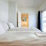 Central Apartment By The Sea