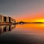 Central Apartment By The Sea